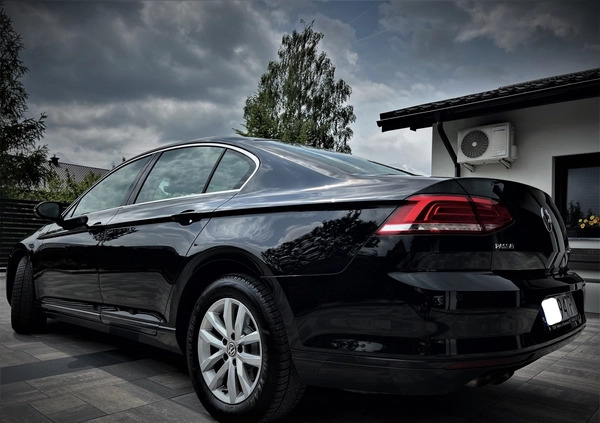 Volkswagen Passat cena 69800 przebieg: 126500, rok produkcji 2017 z Rzeszów małe 742